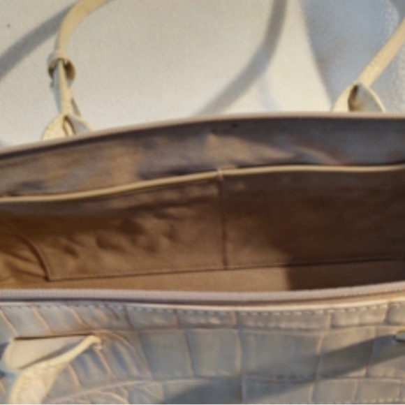 ❤️‍🔥Brahmin Handbag barely used I received it as a gift I used a couple twice - Picture 5 of 6